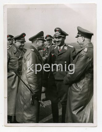 Adolf Galland im Gespräch mit Generälen,...