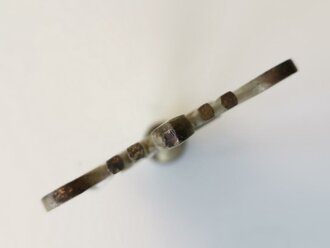 Fahnenspitze eines Sängerbundes aus der Zeit des III.Reiches. Leicht angelaufenes Stück in sehr gutem Zustand, das Hakenkreuz schwarz lackiert. Gesamthöhe 26cm