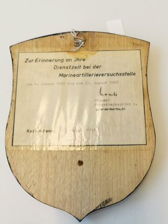 Holzwappen "Zur Erinnerung an Ihre Dienstzeit bei der Marineartillerieversuchsstelle, datiert 1968