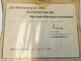 Holzwappen "Zur Erinnerung an Ihre Dienstzeit bei der Marineartillerieversuchsstelle, datiert 1968