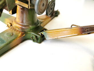 Blechspielzeug, Lineol Flak 8,8cm in Tarnbemalung . Ungereinigtes Stück, original lackiert