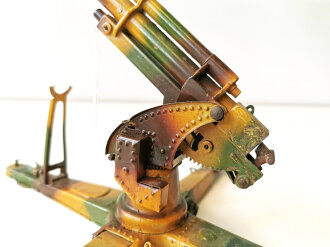 Blechspielzeug, Lineol Flak 8,8cm in Tarnbemalung . Ungereinigtes Stück, original lackiert