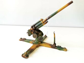 Lineol Flak 8,8cm in Tarnbemalung zum Abprotzen. Ungereinigtes Stück, original lackiert