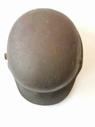 Stahlhelm für eine Kinderuniform, Originallack mit beiden Abzeichen in gutem Zustand