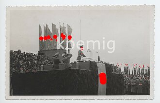 Foto Adolf Hitler bei einer Parteiveranstaltung, Maße 9 x 14 cm