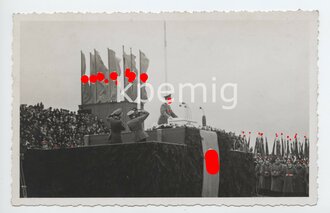 Foto Adolf Hitler bei einer Parteiveranstaltung,...