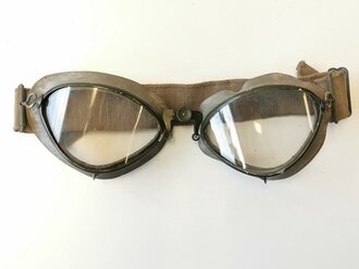 Brille für Kradmelder der Wehrmacht datiert 1941, in Transportbehälter, Gummi weich