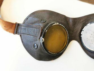 Allgemeine Schutzbrille Wehrmacht, braune Ausführung , die Gläser leicht getönt