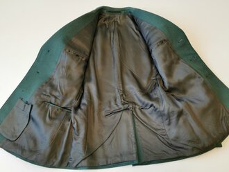 Deutschland nach 1945, Uniform Polizei Hessen, Jacke (Brustweite 46, Ärmellänge 57cm, Gesamtlänge 69cm, Schulterbreite 44cm), Hose (86), Krawatte, Armabzeichen, Schulterklappen und Knöpfe