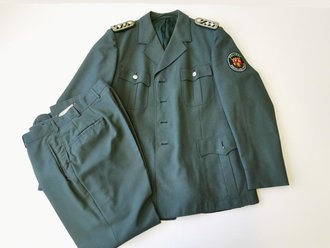 Deutschland nach 1945, Uniform Polizei Rheinland-Pfalz, Jacke (Brustweite 50cm, Ärmellänge 66cm, Schulterbreite 46cm, Gesamtlänge 77cm) und Hose (Größe 52)