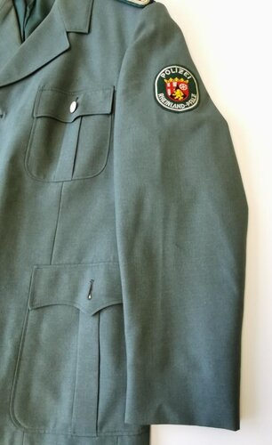 Deutschland nach 1945, Uniform Polizei Rheinland-Pfalz, Jacke (Brustweite 50cm, Ärmellänge 66cm, Schulterbreite 46cm, Gesamtlänge 77cm) und Hose (Größe 52)