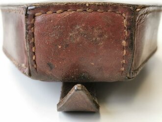 Tasche für Zünderstellschlüssel der Wehrmacht datiert 1940. Ungeschwärztes Stück in gutem Zustand