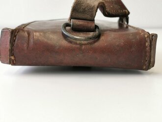 Tasche für Zünderstellschlüssel der Wehrmacht datiert 1940. Ungeschwärztes Stück in gutem Zustand