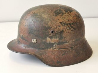 Heer, Stahlhelm Modell 1935. Zusammengehöriges Stück, Glockengrösse 62, Originale Tarnlackierung