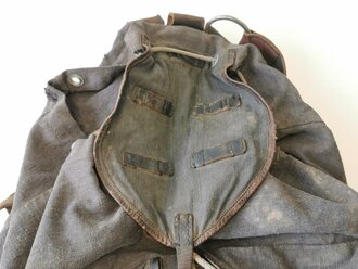 Rucksack Luftwaffe, Hersteller gestempelt und datiert 1942. Getragenes Stück , ungereinigt