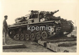 Panzer III bei der Zugverladung, Maße 7 x 10 cm