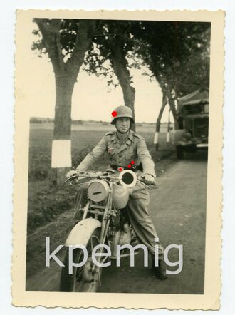 Kradmelder mit Motorrad, Italien 1943, Maße 6 x 9 cm