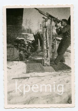 Fliegerabwehr in Gegenstellung, Winter 1941, Maße 6 x 9 cm
