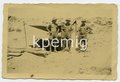 Aufnahmen von Soldaten am Unterstand  in Afrika, Maße 6 x 9 cm