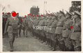 Adolf Hitler beim Abschreiten einer Parteiformation, Koblenz 1934, Maße 9 x 14 cm