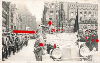 Adolf Hitler im PKW stehend auf einer Parteiveranstaltung, Maße 9 x 14 cm