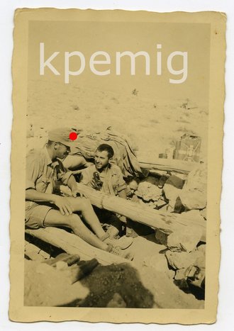 Angehörige des Afrikakorps im Unterstand, Maße 6 x 9 cm