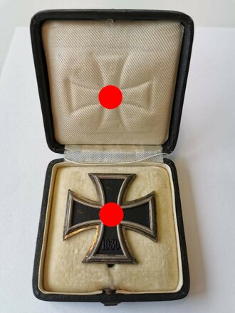 Eisernes Kreuz im frühen Etui, HK vollständig geschwärzt, Hersteller 20 Zimmermann