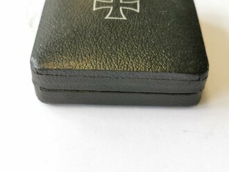 Eisernes Kreuz erster Klasse im  Etui, HK vollständig geschwärzt, Hersteller 3 für Deumer