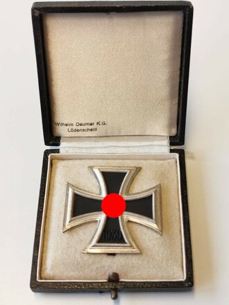 Eisernes Kreuz erster Klasse (unmarkiertes Deumer) im Deumer- Etui, HK vollständig geschwärzt