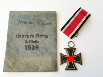Eisernes Kreuz zweiter Klasse , HK vollständig geschwärzt, nicht markiert, Hersteller Klein u. Quenzer, mit Verleihungstüte