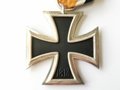 Eisernes Kreuz zweiter Klasse, HK vollständig geschwärzt, Hersteller 65 Klein u. Quenzer, mit Verleihungstüte