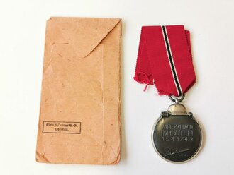 Medaille Winterschlacht im Osten mit der Verleihungstüte, Hersteller Klein u.Quenzer