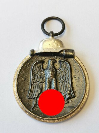 Medaille Winterschlacht im Osten mit der Verleihungstüte, mit Bandspange, Hersteller 100 im Bandring für Rudolf Wächter