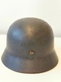 Luftwaffe Stahlhelm Modell 1935, in allen Teilen original, das Abzeichen nur in Resten erhalten