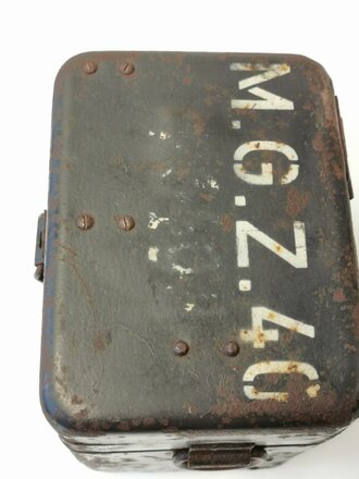 Behälter für MG Zieleinrichtung ( MGZ40) der Wehrmacht . Dunkelblauer Originallack