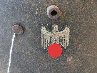 Stahlhelmglocke 1.Weltkrieg, weiterverwendet bei der Wehrmacht, das Abzeichen zu 95% erhalten, ungereinigtes Stück