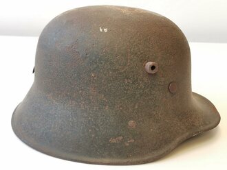 Stahlhelmglocke 1.Weltkrieg, weiterverwendet bei der Wehrmacht, das Abzeichen zu 95% erhalten, ungereinigtes Stück