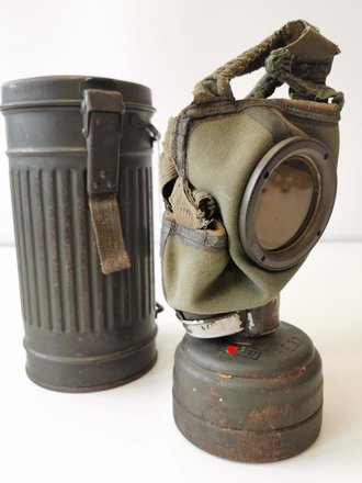 Gasmaske in Dose Modell 1930 der Wehrmacht. Die Dose datiert 1936