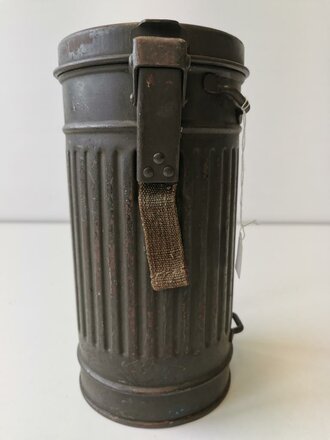 Gasmaske in Dose Modell 1930 der Wehrmacht. Die Dose datiert 1936