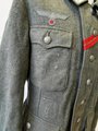 Heer, Feldbluse Modell 1942 für einen Unteroffizier der Infanterie. Kammerstück von 1942, die Effekten original vernäht. Getragenes Stück