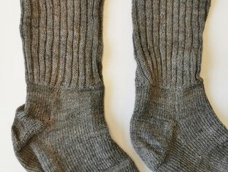 Paar Stricksocken für Angehörige der Wehrmacht, ausgegebenes Paar