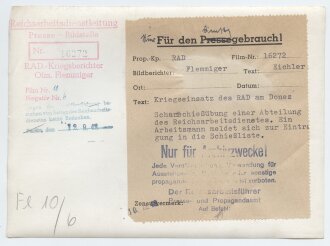 Presseaufnahme "Scharfschießübungen einer Abteilung des Reichsarbeitsdienstes", Maße 18 x 13 cm