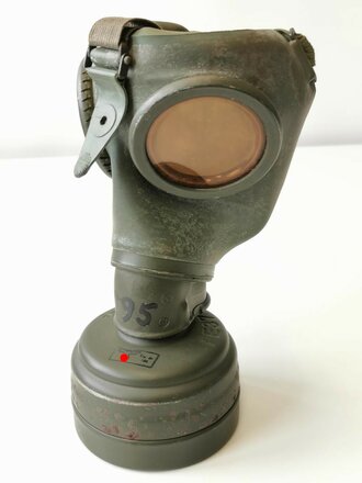 Luftwaffe, Gasmaske in Dose Modell 1938. Komplett so zusammengehöriges Set aus Speicherfund. Ungereinigt