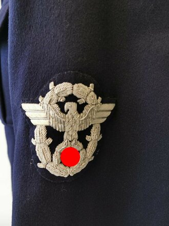 Feuerwehr III.Reich, Dienstrock mit passender Hose für einen Offizier in sehr gutem Zustand. Die Effekten original vernäht und zum Teil leicht mottig