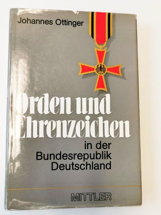 "Orden und Ehrenzeichen in der Bundesrepublik Deutschland", 331 Seiten