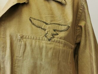 Luftwaffe Tropenhemd langarm , getragenes Stück, der Brustadler auf grünem Drillich original vernäht
