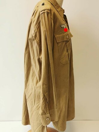 Luftwaffe Tropenhemd langarm , getragenes Stück, der Brustadler auf grünem Drillich original vernäht