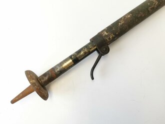 Einzelnes Bein zum Fliegerabwehr Dreibein der Wehrmacht. Original Tarnlackierung, ungereinigtes Stück