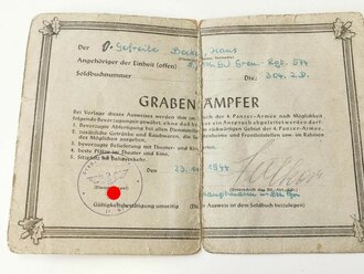 "Ausweis für Grabenkämpfer"  eines Angehörigen des Grenadier Regiment 574, ausgestellt im November 1944, Dazu ein Ausweis für Hilfskrankenträger des gleichen Mannes