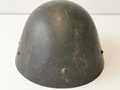 Stahlhelm Wehrmacht, Tschechischer Beutehelm M38, aussen überlackiert und mit einem Heeresabzeichen versehen. Getragenes Stück, selten.